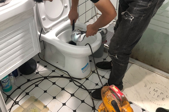 辰溪马桶堵塞自己疏通还是找师傅？专业上门服务让你省时更省心